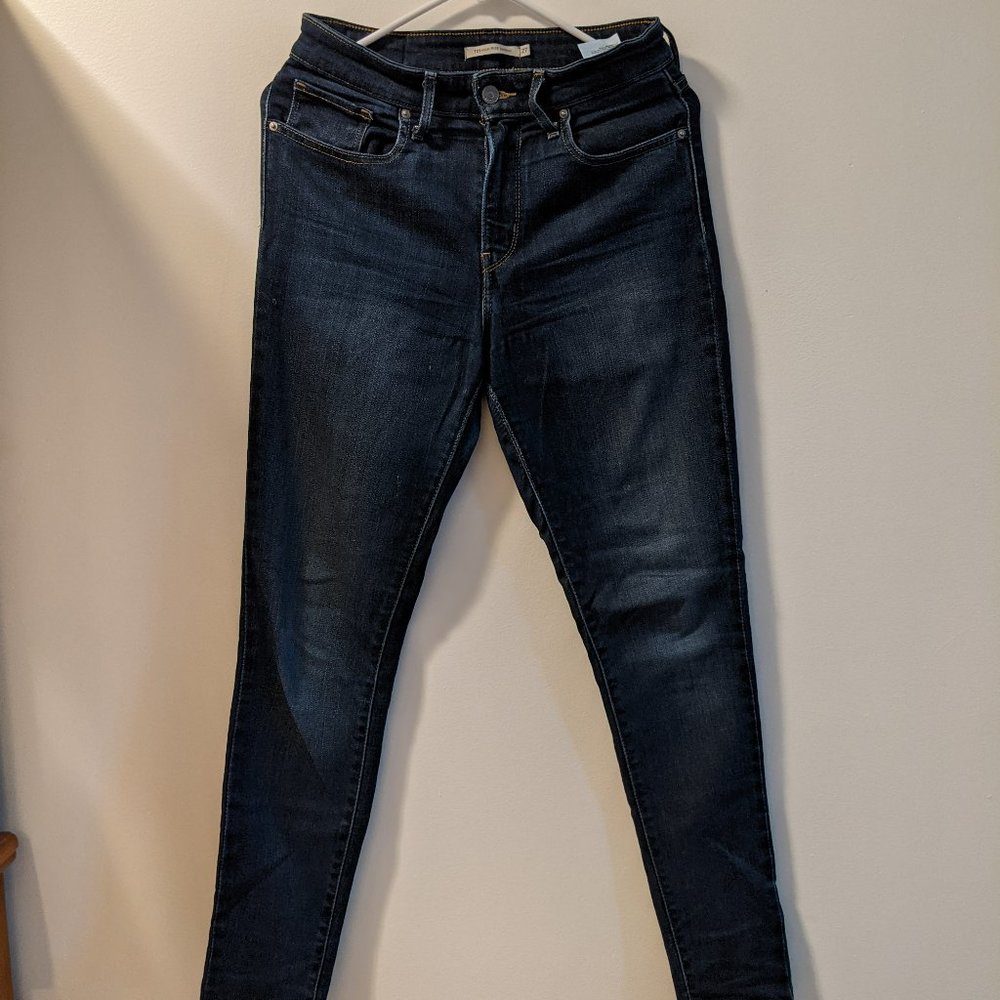 Levi's 721 - High Rise Skinny Jeans in Size 27